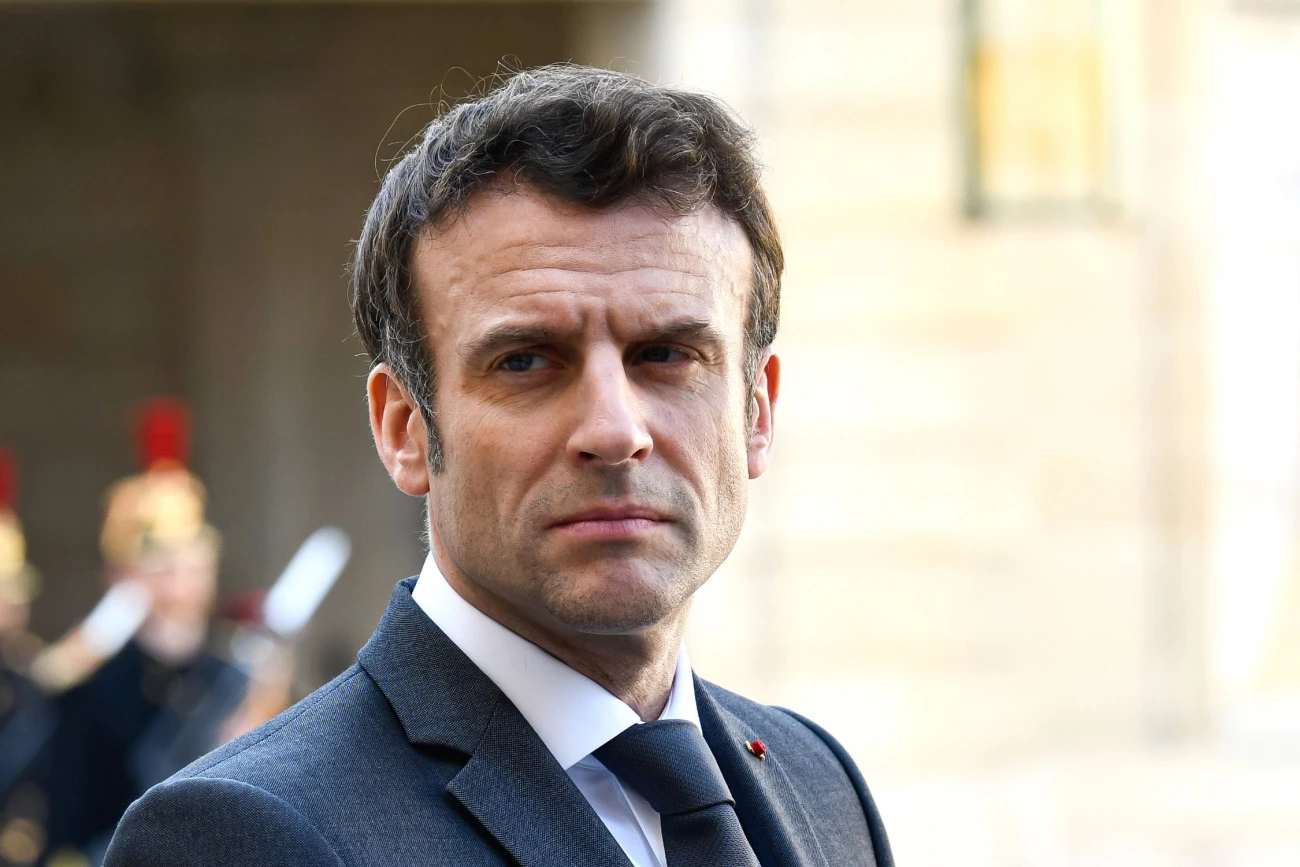 Macron joue à la roulette russe avec cinq balles dans le barillet ! Extrême droite Élections européennes Assemblée nationale Dissolution Macron 