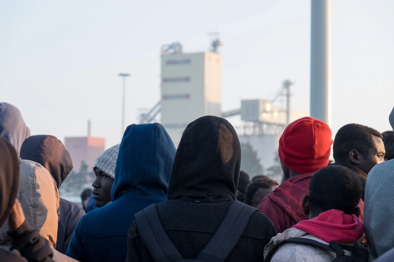 L'extrême droite se donne la main pour chasser les migrants Extrême droite Royaume-Uni 