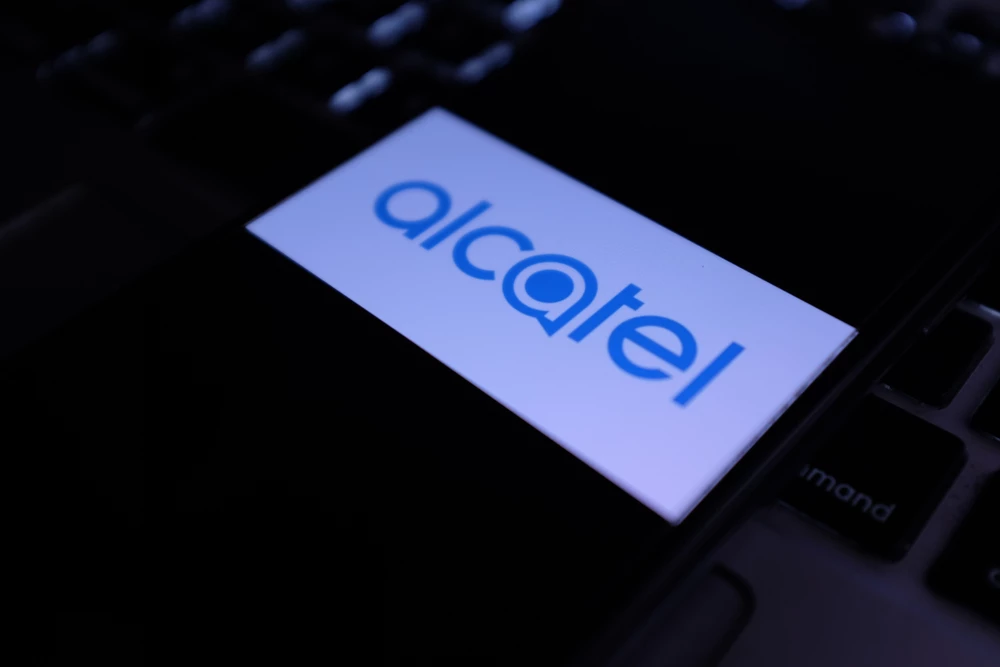 Alcatel racheté par l'État Industrie Brève 