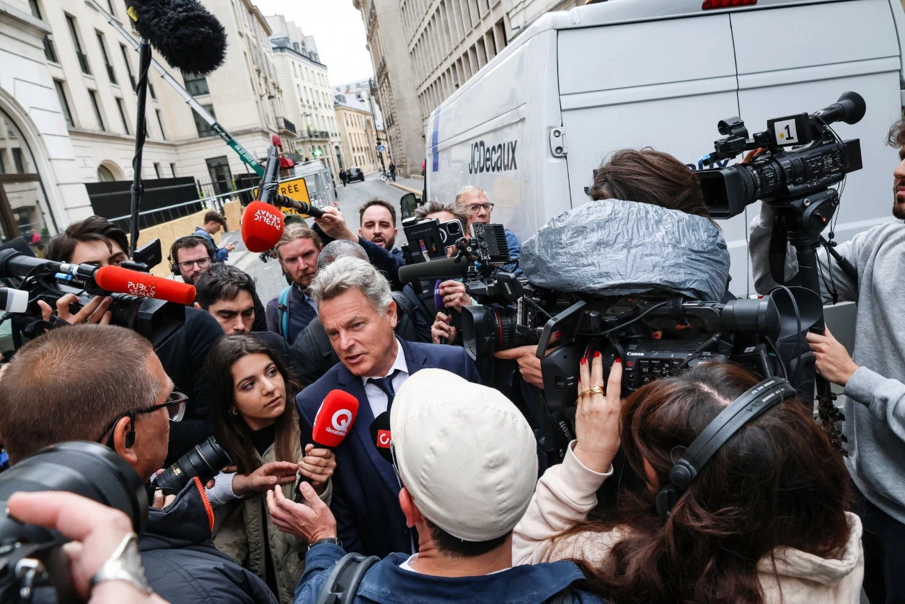 Pour le PCF, Macron souhaite continuer de satisfaire les marchés financiers PCF Gouvernement Front populaire 