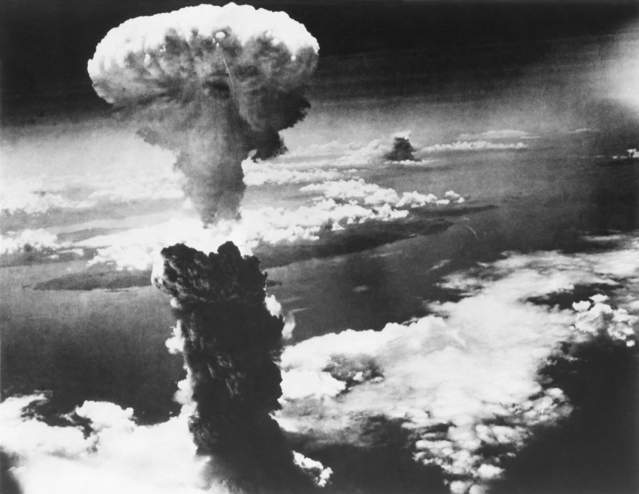 Hiroshima, Nagasaki : Des symboles pour éradiquer définitivement la bombe. Armement Guerre États-Unis Japon 