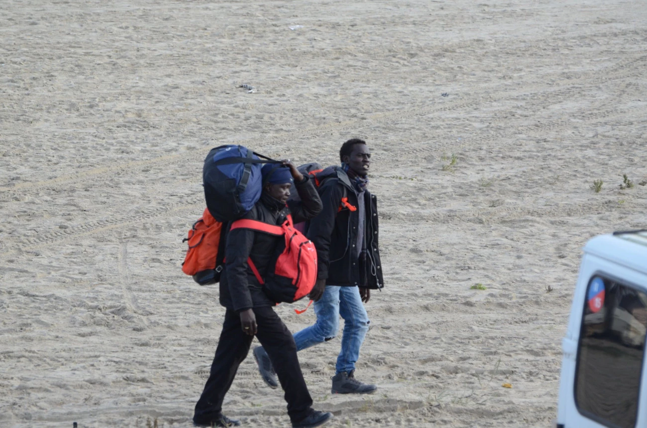 Les migrants et les associations face aux menaces de l'extrême droite Extrême droite Calais 