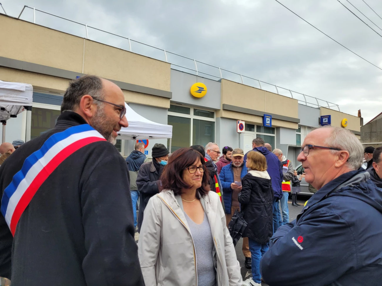 Sept maires solidaires contre une réorganisation de La Poste