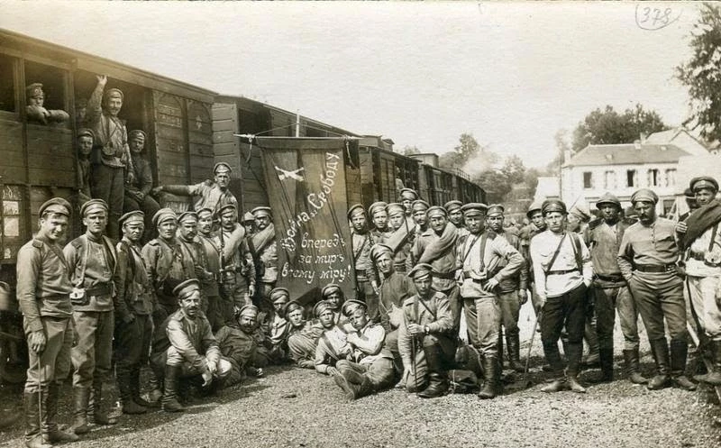 Le Corps expéditionnaire russe en France et la mutinerie de La Courtine à l'été 1917