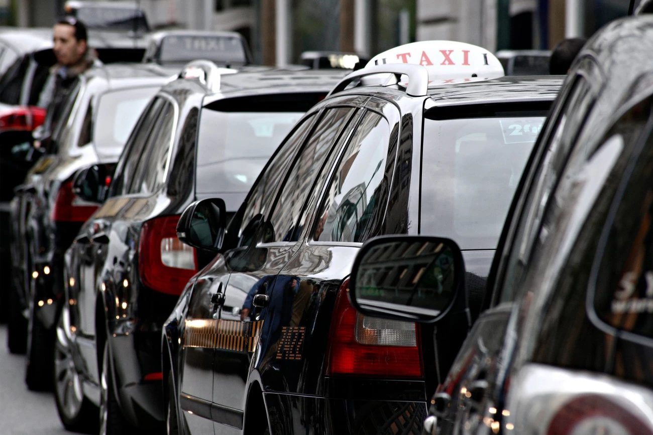 Les taxis sanitaires klaxonnent leur colère Santé Budget 2025 