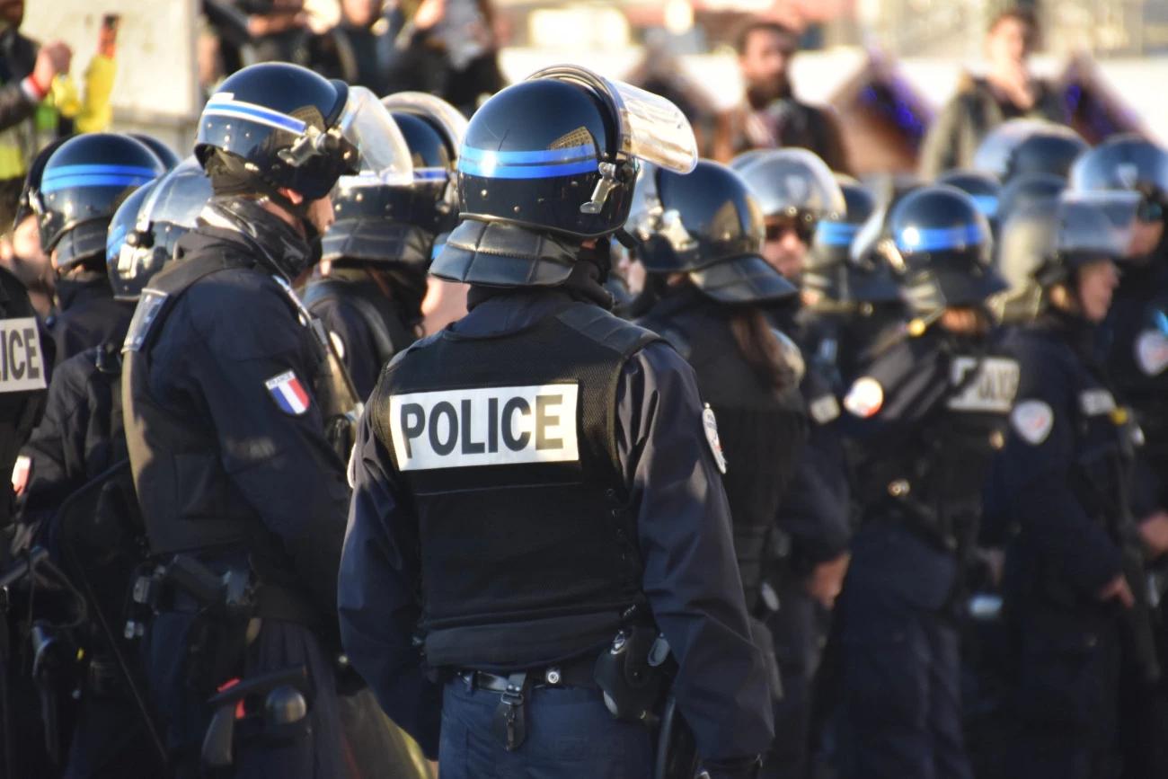 La police intervient contre les grévistes pendant les négociations en sous-préfecture Industrie CGT Social 