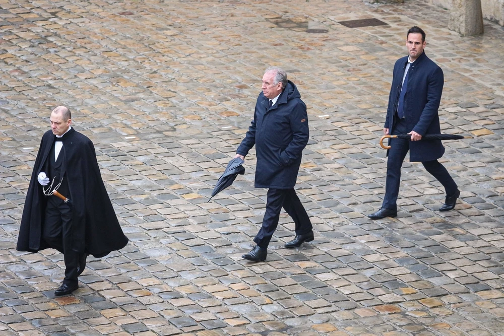 À droite toute, et avec sursis Gouvernement Macron 